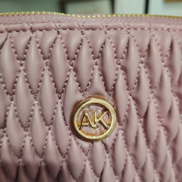 NWT Anne Klein Pink Quilted Handbag with Gold Crossbody Chain 🩷 - Picture 6 of 11